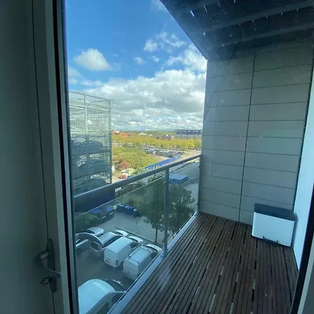 Central Milton Keynes Hub One Bedroom Secured Apartment Exterior photo